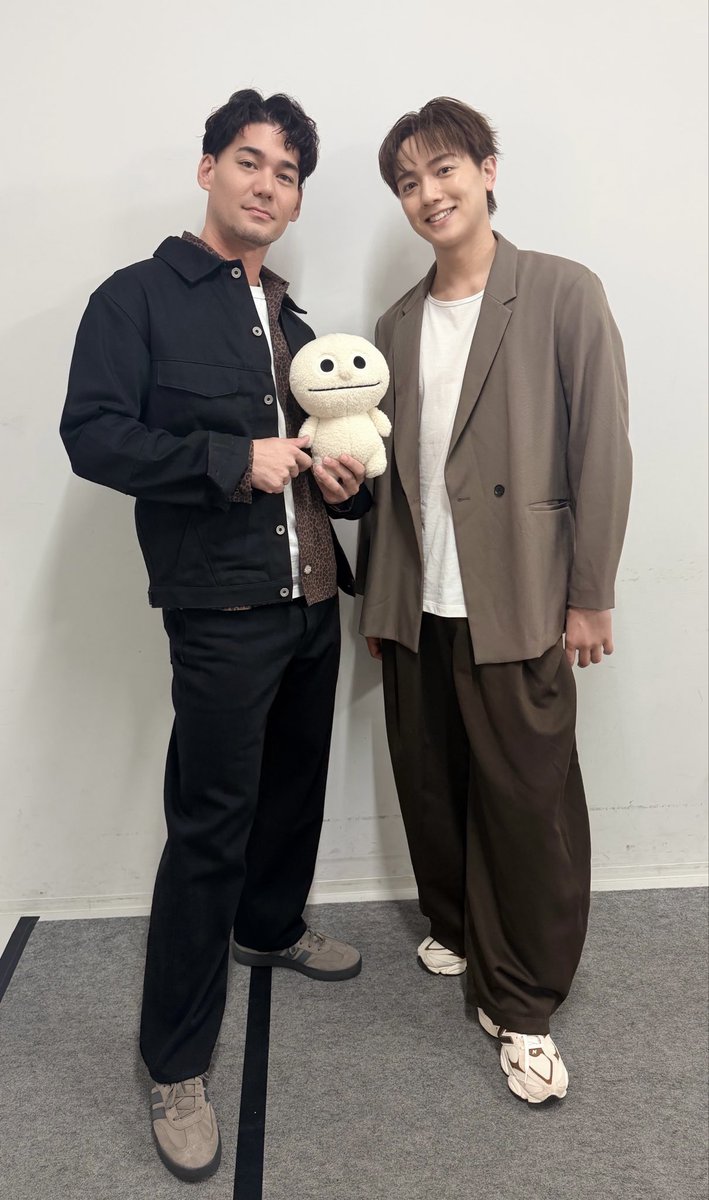 fumfumun's tweet photo. ˗ˏˋ 📸 spi さん& 塩田一期 さんˎˊ˗

めちゃくちゃ背が高いフムー🫪💓
本日、このあと14:00〜
https://t.co/pQx0oiG7cl
___________________________
＃たびびとすぴ  ＃spi ＃塩田一期 
＃フムフムン 
@spi_bot_william 
@ichigo_shiota 
@bsfuji_event