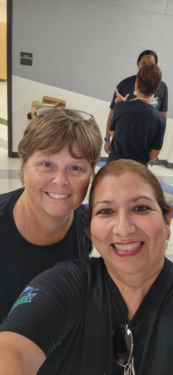 CoachHarding2's tweet photo. Happy Birthday to our awesome LT Sub Michelle Richter!!  Stinson is lucky to have you!!  Thank you for loving our kids!  #SkyhawkPride #VHawks https://t.co/HtZDjRRyHD