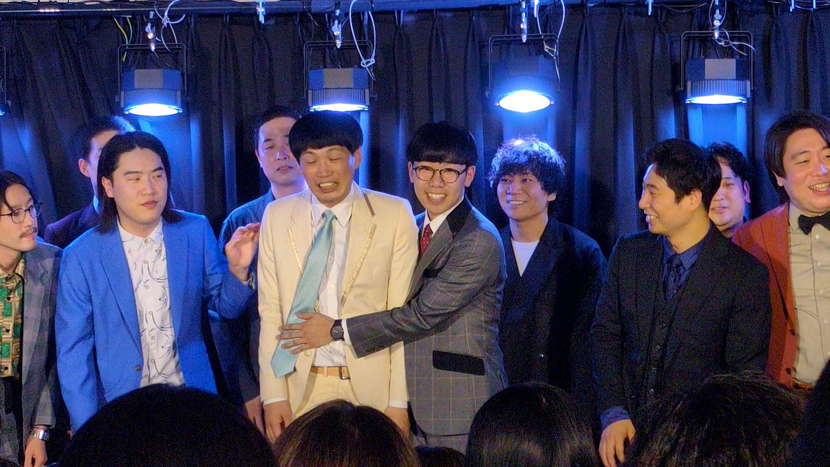 yorunipafe's tweet photo. 10/9 Mの意志
2回戦見据えた漫才ライブ、気合い感じて背筋伸びた！ご機嫌な時のオファーでつい2本やることにしたフランツいいな😊福島さんのパンチパー漫談良かった💈金魚番長派生のビブラート合戦あり🥳
坂本さんが髪型同じとろろさんに引っ付かれて、「えぇ？こんなに懐く？」って言ってて面白かった https://t.co/nMKCmPRHUb