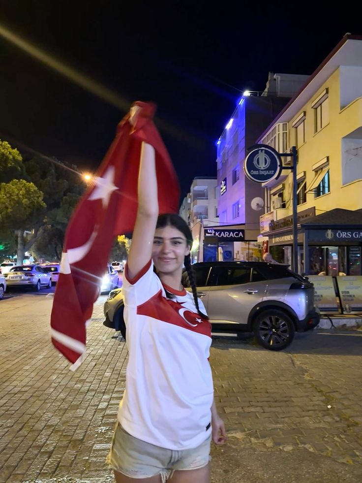 Umayx7's tweet photo. Çirkin amedsporlu kızların yanında biz https://t.co/jIvL9ZAXsz