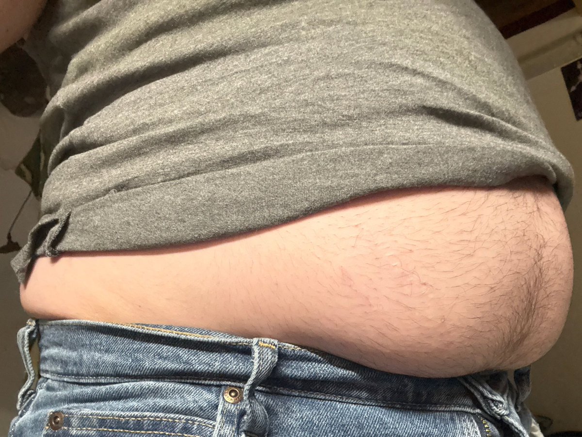 Rufus_Floofus's tweet photo. Who wanna grab my belly and stuff me with whatever they want this #fatboyfriday :3c #fatfur #gainer https://t.co/SWMcA6jVV0