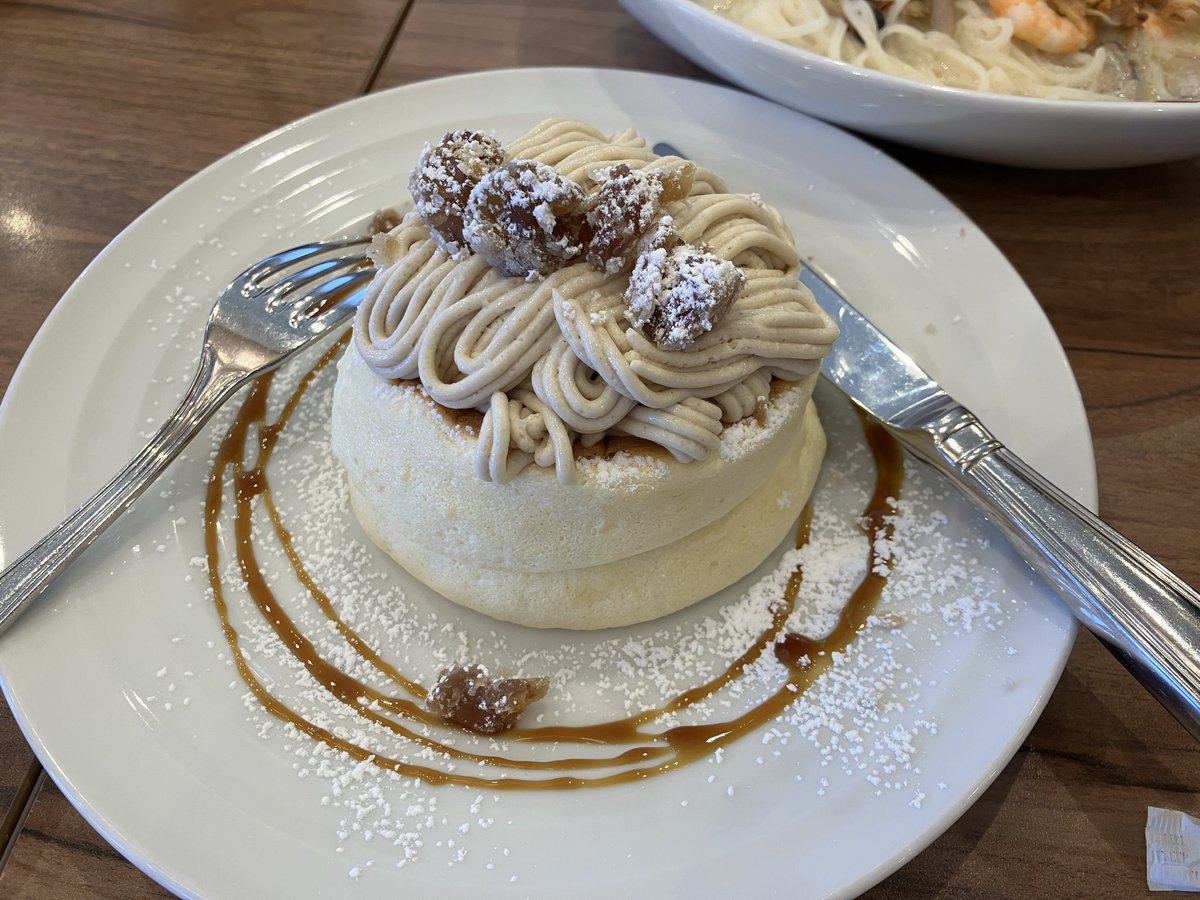 totti_1202's tweet photo. 和栗クリームのリコッタパンケーキ🥞
しっかりした栗の味わい🌰

普通サイズにしておけばよかった😋
#パンケーキ
#高倉町珈琲 https://t.co/isjNNjkFO0