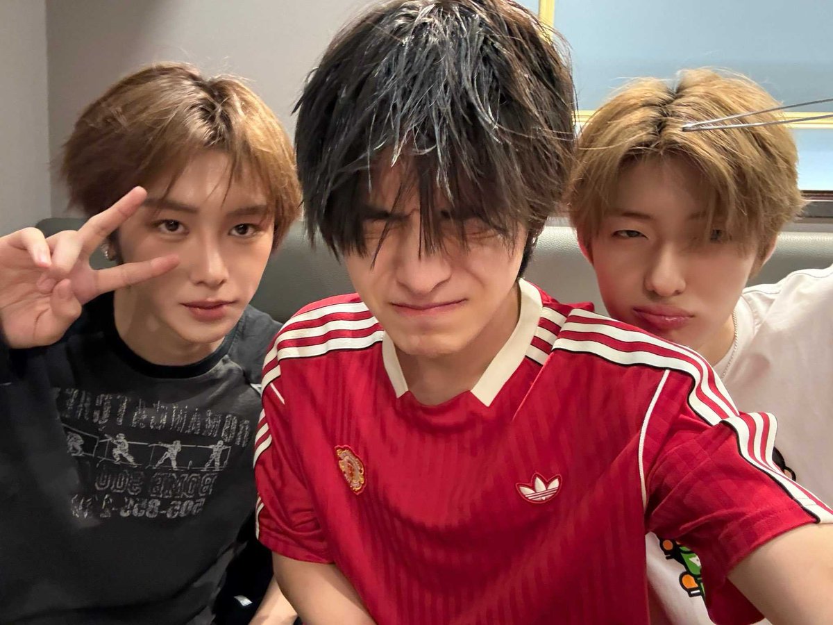 LEEOstide's tweet photo. Selamat siang guys, sorry baru muncul. Jangan lupakan eksistensi gw okaay. Tolong kasih tau gw ketinggalan apa aja dari kemarin, dong.

Btw #SalamGGMU https://t.co/J3zmYP6Zmb