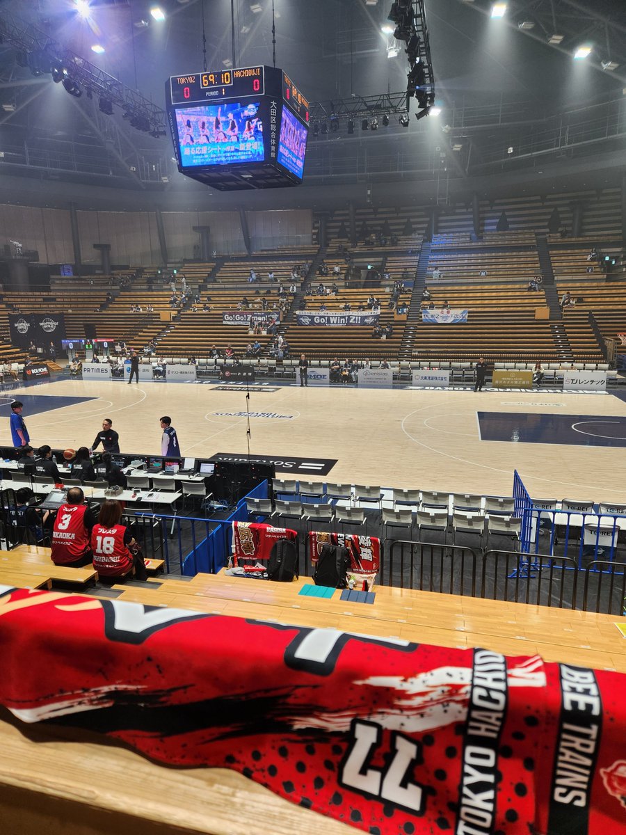 megchama0228's tweet photo. 今日はここから！
トレインズ、がんばれ🔥🔥🔥
#アースフレンズ東京Z
#東京八王子ビートレインズ
#EBARAWAVEアリーナおおた https://t.co/s7nEj2hRTX