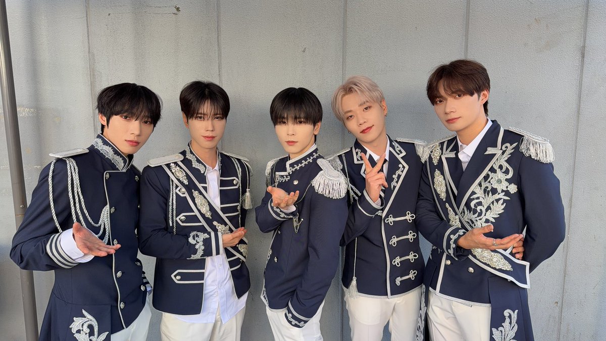 DONE_OFFICIALJP's tweet photo. D-ONE JAPAN LIVE –ELEVATE-

愛を掴みにいくよ🫶限定フォトカードもGETしてね💕 KING OF LOVE DAY存分に楽しんで🫅

👑10/10(土) 16:00
📍K-Stage O!
🎫当日券若干数あり

⭐ランダムチェキ・SPECIALクジ販売⭐
🤍初回観覧無料+2ショットチェキ撮影プレゼント🎁

#D_ONE #DONE #ディーワン #新大久保 https://t.co/LD4KT7v2zC