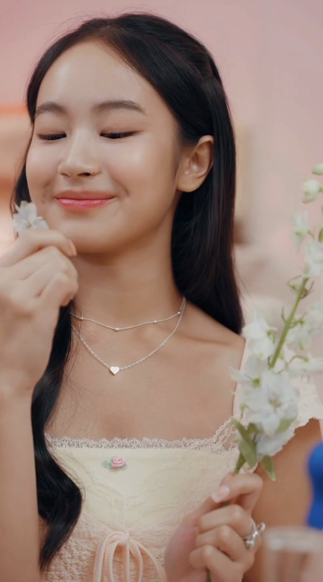 Lyren_18's tweet photo. Liquid starlight and pure enchantment. So proud to see Caprice bringing this beautiful fragrance to life.

CAPRICE KALMELLOW AMBASSADOR
#CapyetanoNewScent
#CashmerePeachLaunching https://t.co/yXbdLgCSI0