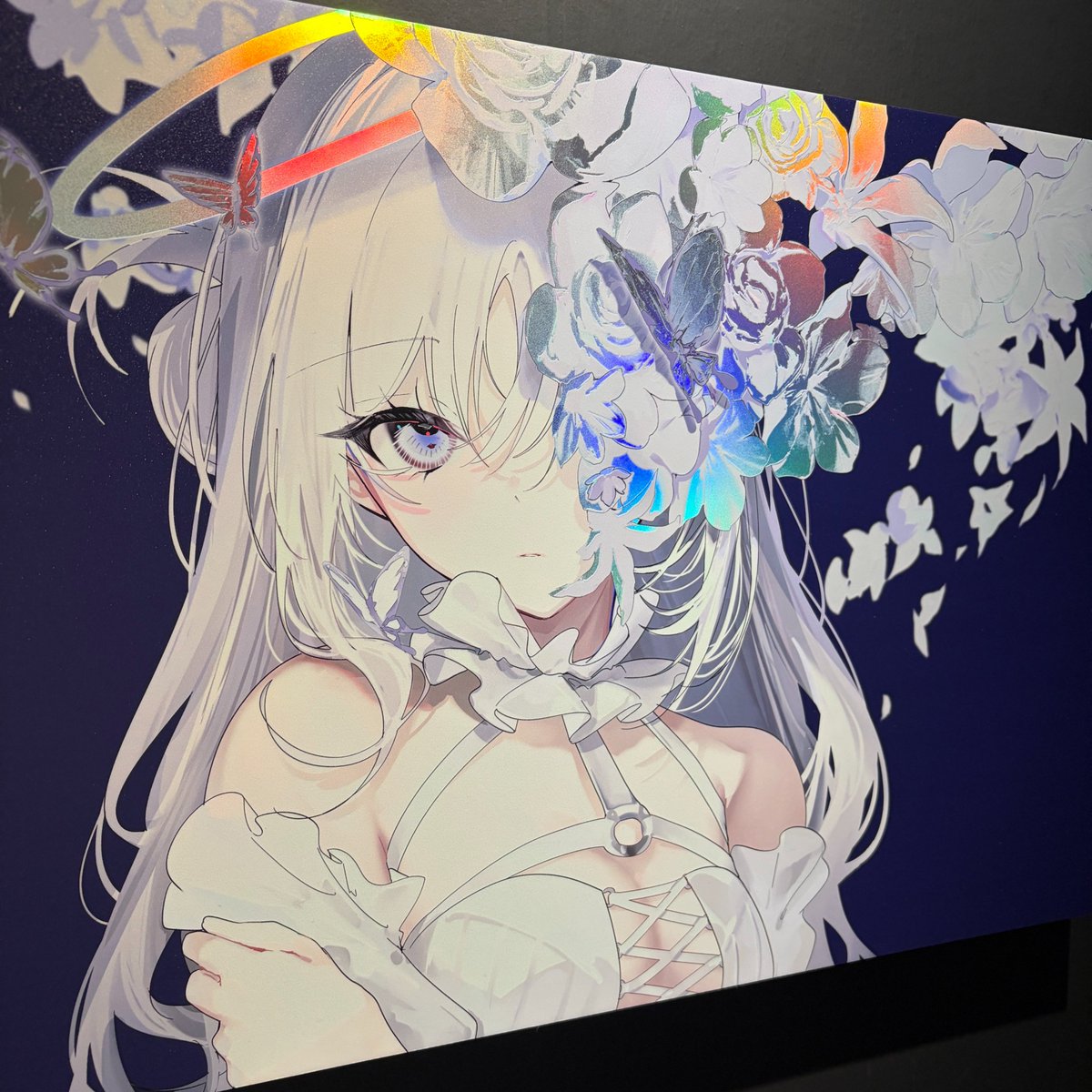rag_works's tweet photo. 心憎 🦋 Goods

✧ ┈┈┈┈┈┈┈┈┈┈┈┈┈┈┈ ✧
　　\ マットな質感に、光の艶 /
　　 💠 彩光グロスアート 💠
✧ ┈┈┈┈┈┈┈┈┈┈┈┈┈┈┈ ✧

「個展」「画集」「同人誌」のキービジュアルが、
ホログラムの輝きをまとうアートに🪞✨
全3種のラインナップです。

マットな質感の中から覗くきらめきが、
イラストの魅力を引き立てます。
🎟️ 作品本体に直筆サイン入り・保証書付き

💎 詳細はこちら
個展／心憎：https://t.co/accQesWUHM
画集／心贈：https://t.co/NVcxrv3sVx
同人誌／心雑：https://t.co/9NdQeGQruT
※受注生産・BOOTH限定での販売となります。

#美和野らぐ心憎