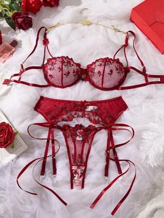 Cora__mx9's tweet photo. Hey @grok , dress Bryce Dallas Howard in this outfit. I want to see how it looks! 👀✨ https://t.co/vLnom4ydLS