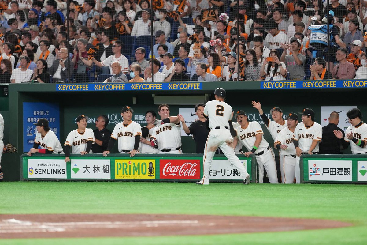 FullCountYG's tweet photo. 【#巨人 - #DeNA】
フェンス直撃二塁打→雄叫び🔥
同点の生還🌟

📸Photo by Gaku Inoue

#giants #吉川尚輝 https://t.co/C548z7fqp4