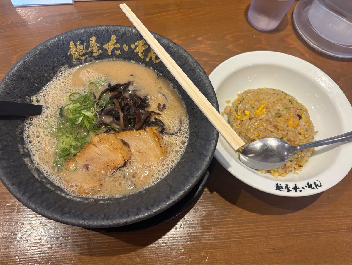 ebaken110's tweet photo. 家からラーメン屋が近いの神すぎる https://t.co/pRJ9YbvDfR