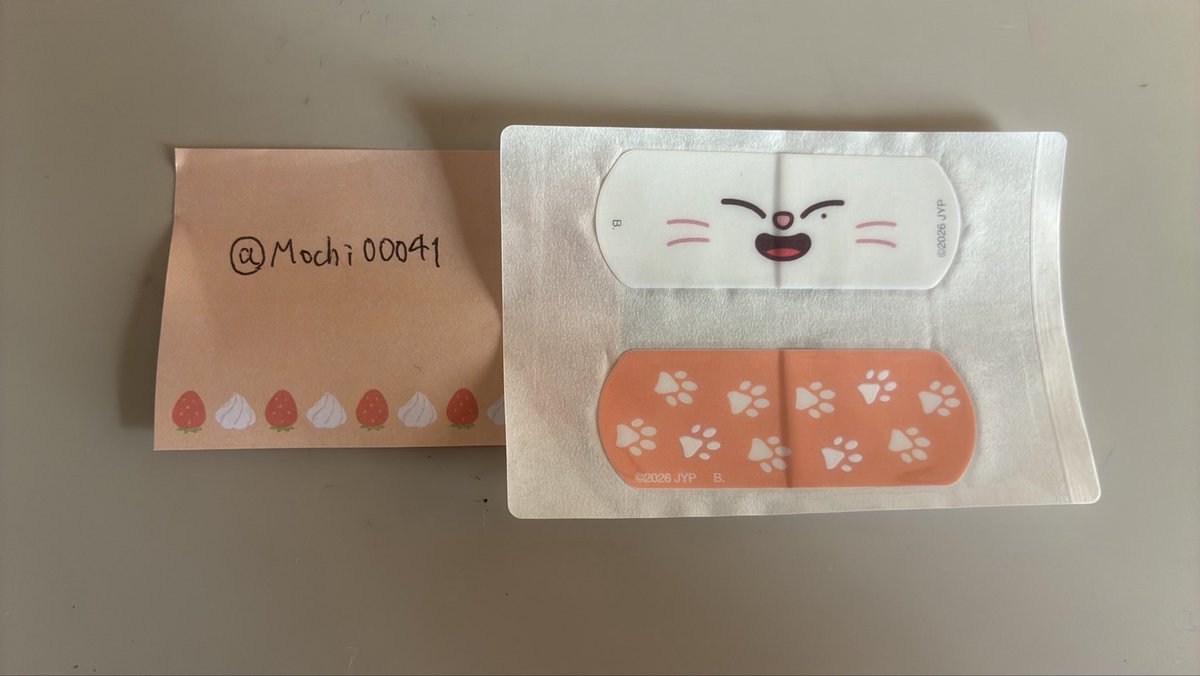 Mochi00041's tweet photo. @skz_emk_stay 初めまして✨️リプありがとうございます。
🦙ですが、他の方とお取引をさせて頂いているので、添付の写真の🦙のみのお取り扱いになります。
1枚の交換で構いませんでしたら、ぜひ交換させて頂きたいです🙇‍♀️ https://t.co/VyMKl1Yuxa