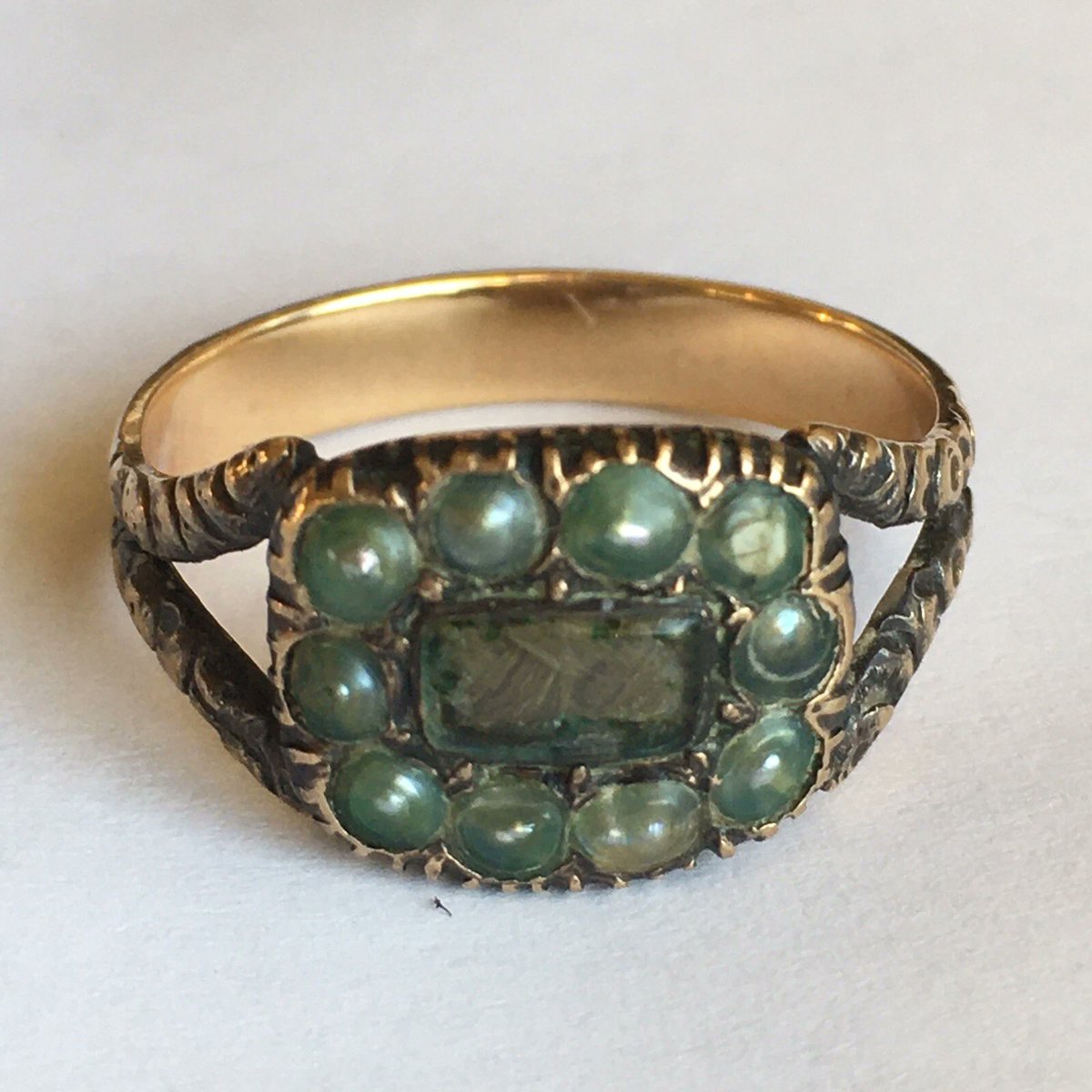 Nobel_Antiques's tweet photo. American sweetheart ring dated 1828, inscribed: "From Fredrick to Mary Ann."
The center preserves a lock of hair beneath crystal, surrounded by seed pearls symbolizing purity and devotion. Nearly 200 years later, their love story still survives. An especially charming Georgian-era ring, when gold was about $19 per ounce and America was 52 years after Independence.
#AntiqueJewelry #GeorgianJewelry #Hairwork
https://t.co/9x0QJxPJX1