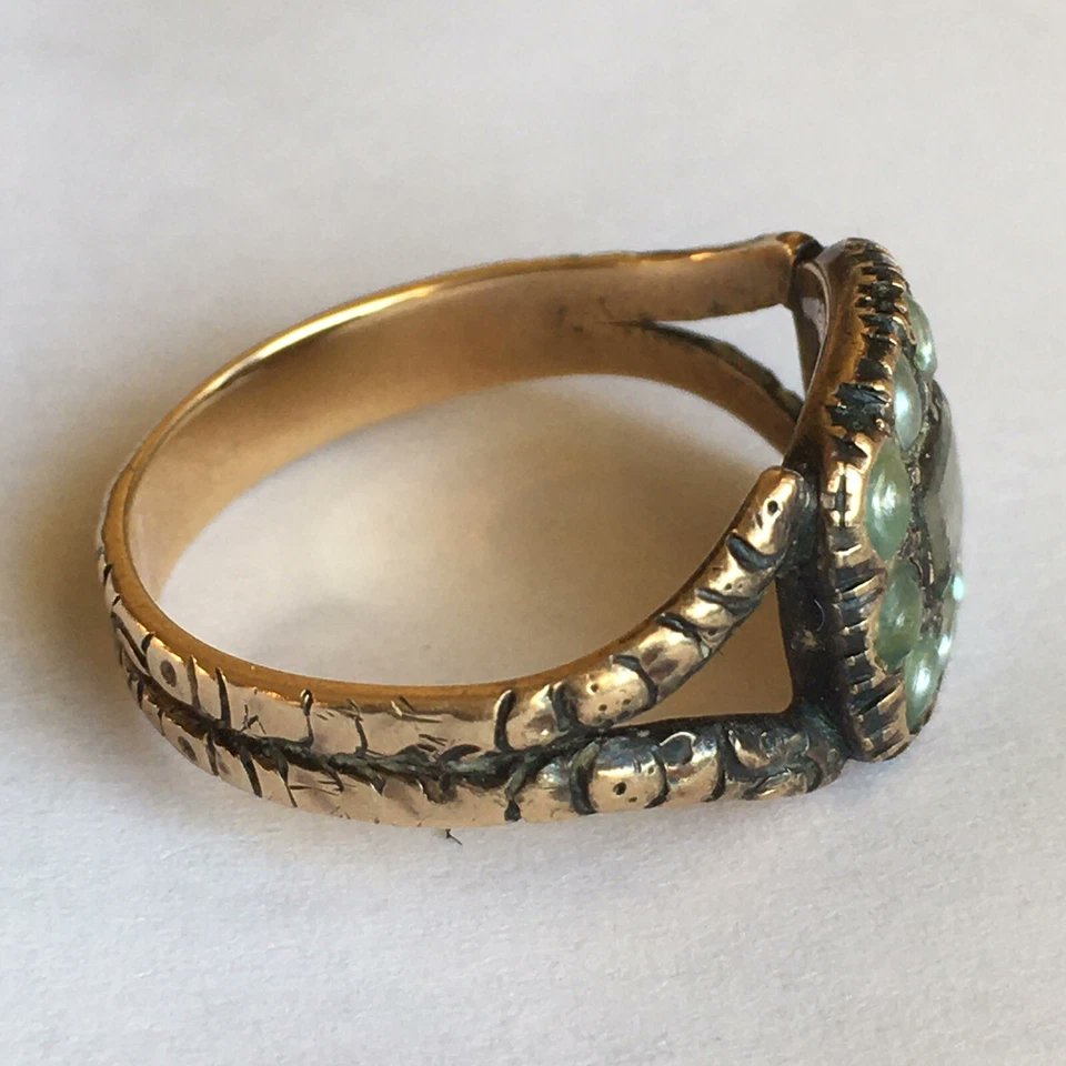 Nobel_Antiques's tweet photo. American sweetheart ring dated 1828, inscribed: "From Fredrick to Mary Ann."
The center preserves a lock of hair beneath crystal, surrounded by seed pearls symbolizing purity and devotion. Nearly 200 years later, their love story still survives. An especially charming Georgian-era ring, when gold was about $19 per ounce and America was 52 years after Independence.
#AntiqueJewelry #GeorgianJewelry #Hairwork
https://t.co/9x0QJxPJX1
