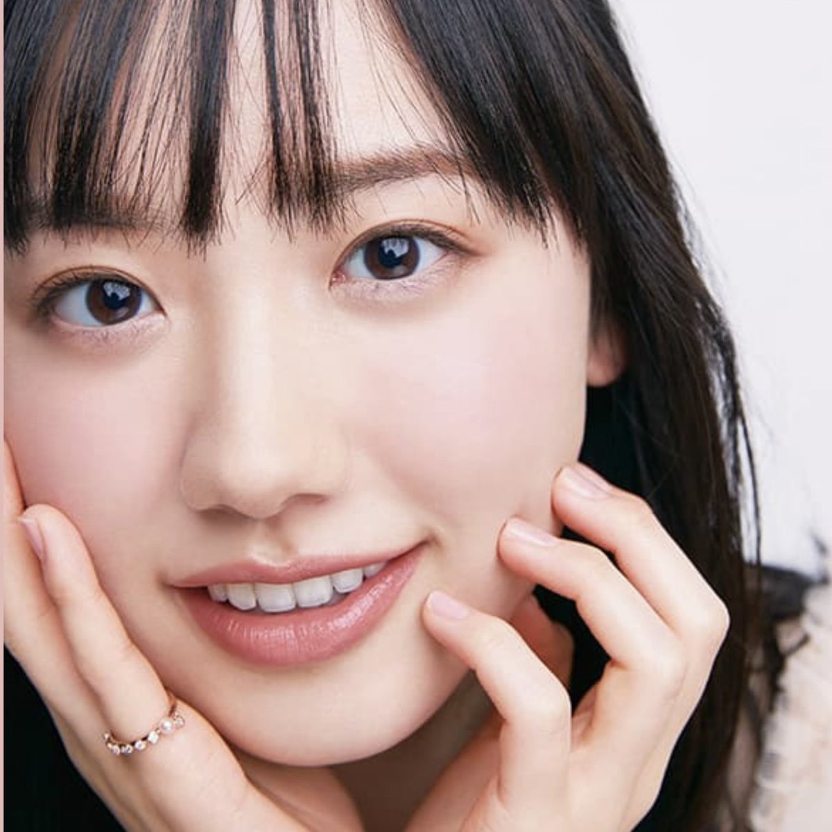 Aix8q3's tweet photo. 芦田愛菜ちゃん。
手コキしてくれる。

最後まで見てね顔射してるから

こういうの好きならプロフのディスコ来て。ほかにもあるから

#コラ #オナペ https://t.co/awJ66WYYHk