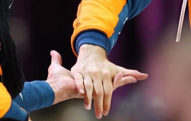 LNORRlS's tweet photo. THIS IS SO INSANE TO ME??? the tight grip??? lando.. oscar isn’t going anywhere https://t.co/C7Edj0i8jT