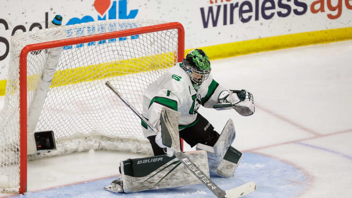 HuskieFANdotca's tweet photo. Huskies open season with shootout win in Calgary dlvr.​it/TVs1hS https://t.co/RNoosnoR77