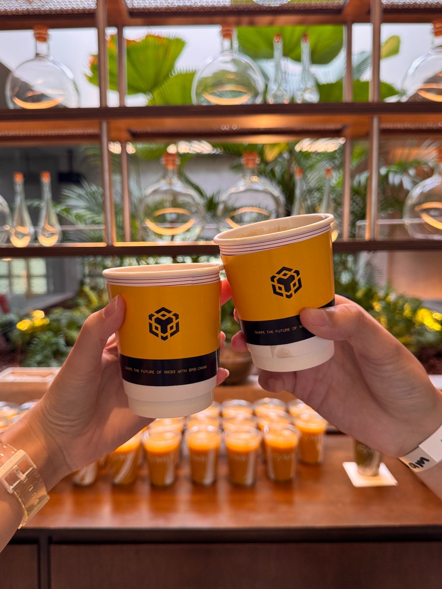 BNBCHAIN's tweet photo. A week of building, connecting and running on BNBrew ☕️

And that's a wrap on TOKEN2049 🇸🇬 https://t.co/CISaG4a1yD