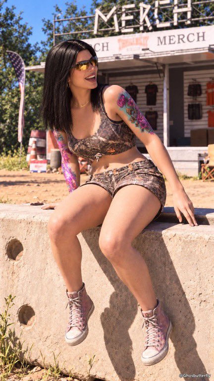 GTAVIGIRLY's tweet photo. Imagine her at the beach 😫 https://t.co/57bJ0kLOWN