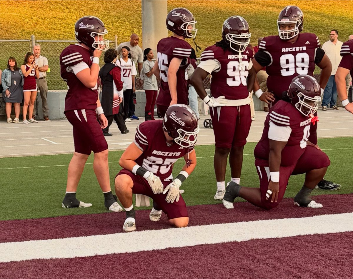 Gage_DodsonFB's tweet photo. Great win on senior night vs cullman!
#DMWH #EARNIT https://t.co/fhaxYqYqpr