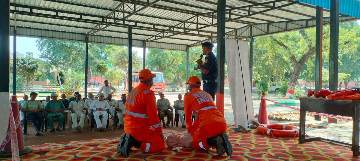 07NDRF's tweet photo. #7Bn NDRF conducted a Community Awareness Programme (CAP) at Village Deoban, Kaithal(HR) enhancing community awareness on disaster preparedness, safety measures and emergency response. #NDRF @ndmaindia https://t.co/pAdpGqMKbI