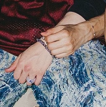 erogenousvk's tweet photo. their hands together will always make me feel ill https://t.co/SOsS8YTBa0