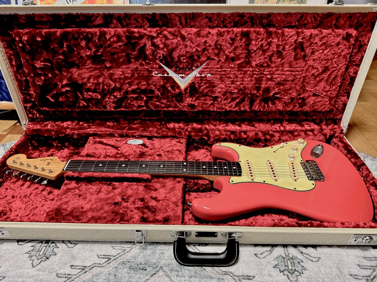 yoshidannu14's tweet photo. My New Gearしました🥹🎸1962〜63の仕様変更が混ざったやつです🥹🎸
#fender #fendercustomshop #fenderstratocaster https://t.co/5BzUtXoBTT