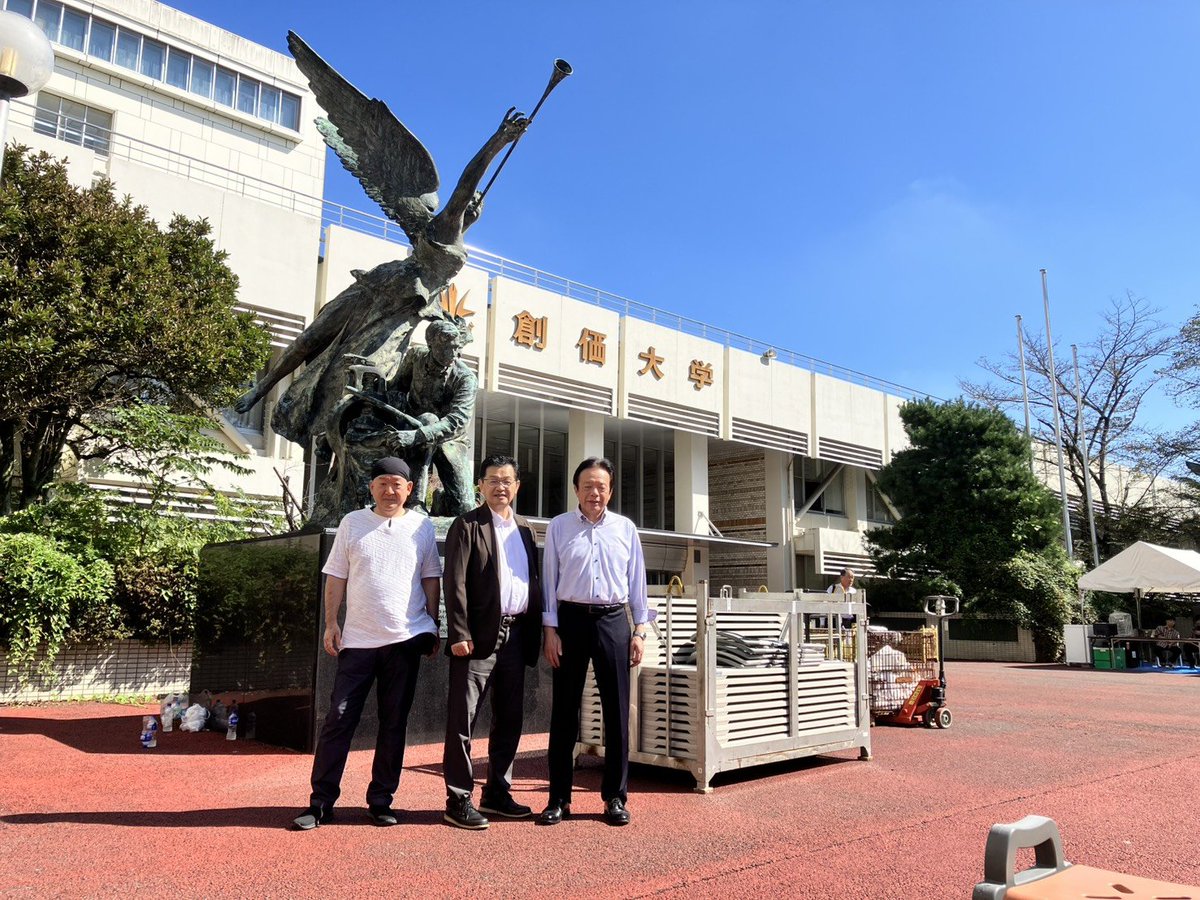 takagi_v's tweet photo. 母校創価大学での12期生大会へ。
今年は卒業から41年目、懐かしい友と久し振りの再会。
皆、それぞれの立場で奮闘する様子を聞き私も決意新たに。
再びの再会を楽しみに、｢自己の原点を深め続けよ｣を胸に頑張ります！ https://t.co/XTfKmAAUwr