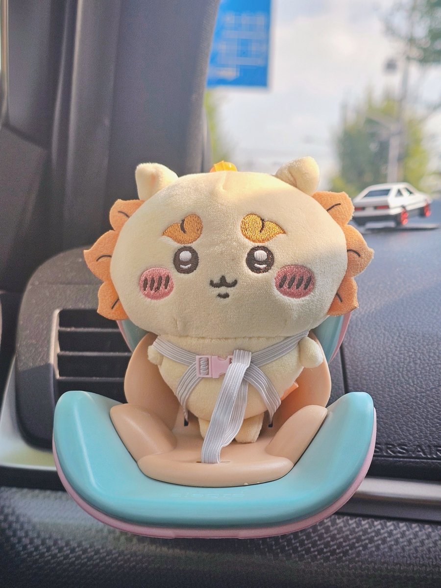 minamchan17's tweet photo. シーサーとお出かけでぇす🚗³₃ https://t.co/kzBxrboN5a
