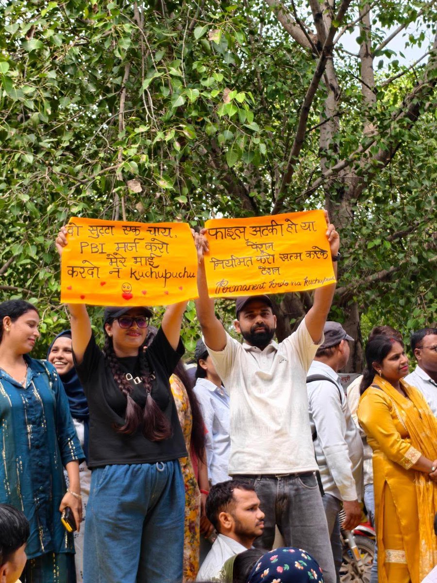 rkmeena257's tweet photo. तानाशाही और अहंकार की उम्र लंबी नहीं होती! #UPCHOs का यह संघर्ष इतिहास लिखेगा।
सीधी और एक बात:
• परमानेंट कैडर का निर्माण हो
• ₹4800 ग्रेड पे मिले
• PBI सैलरी में जुड़े
आज न्याय करो, कल बहुत देर हो जाएगी!
#CHOreglarCaddre #UPCHO
@myogiadityanath @brajeshpathakup @nhm_up https://t.co/TSN67db9qS
