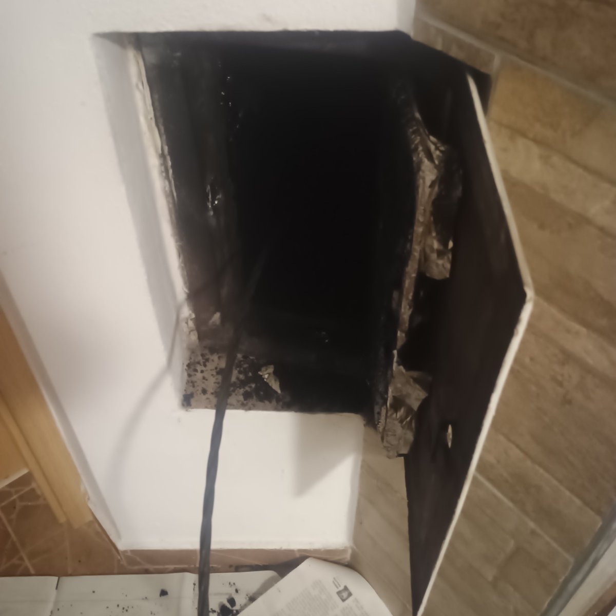 StBasedJerome's tweet photo. It's chimney sweeping season again, and I hate every minute of it. I should have slaves to do this for me. Honestly, I should have slaves to do everything. Then again, maybe I was just meant to be a city slicker. https://t.co/jaSRVjJbtg