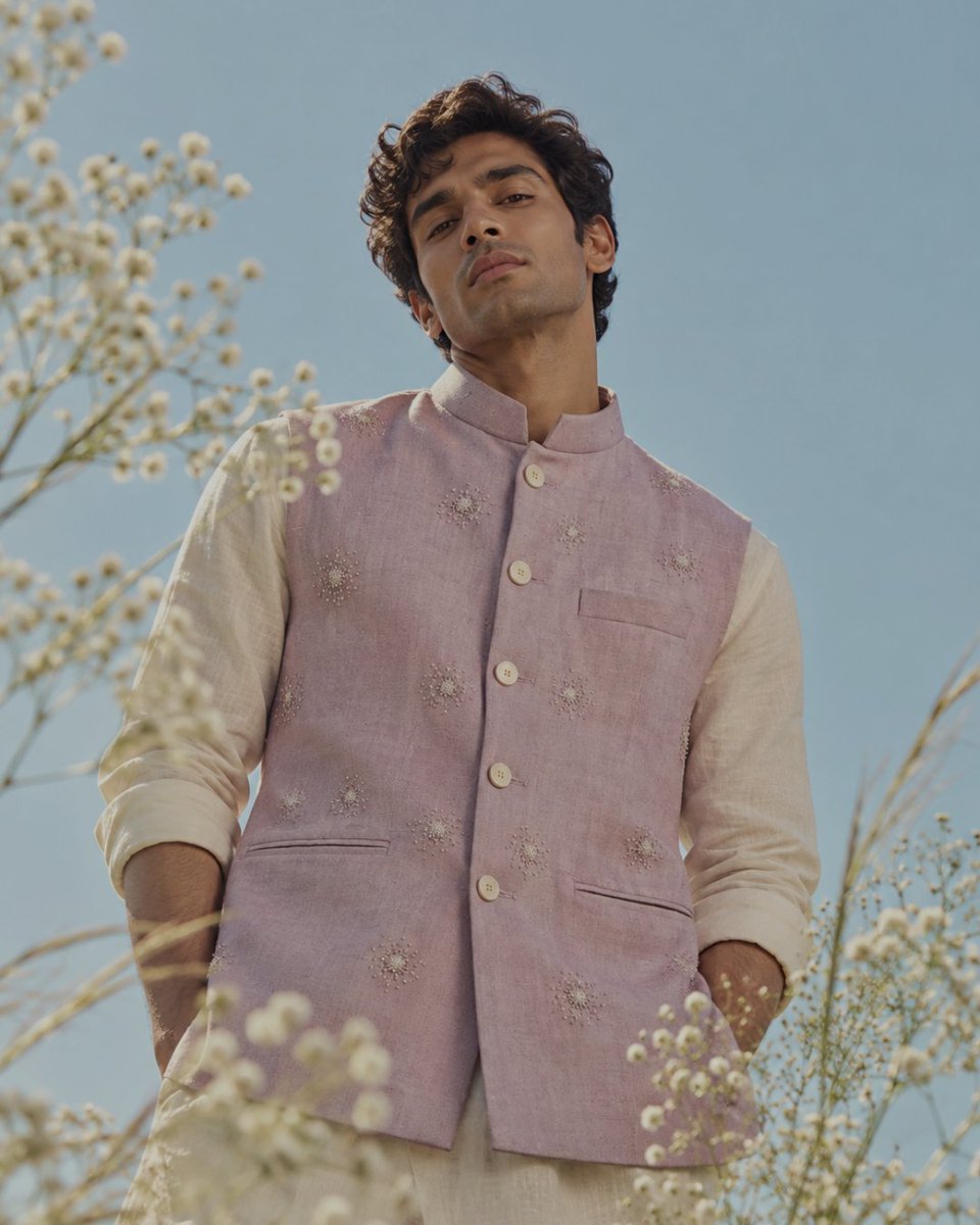 AiravataLife's tweet photo. For The Main Event.
Designed for moments that live forever.
Nehru Jackets for Men
AIRAVATA |
#AiravataLife #nehrujackets #nehrujacketsformen #mensweddingoutfit #menswear #occasionwear https://t.co/zpaFWdoM9E