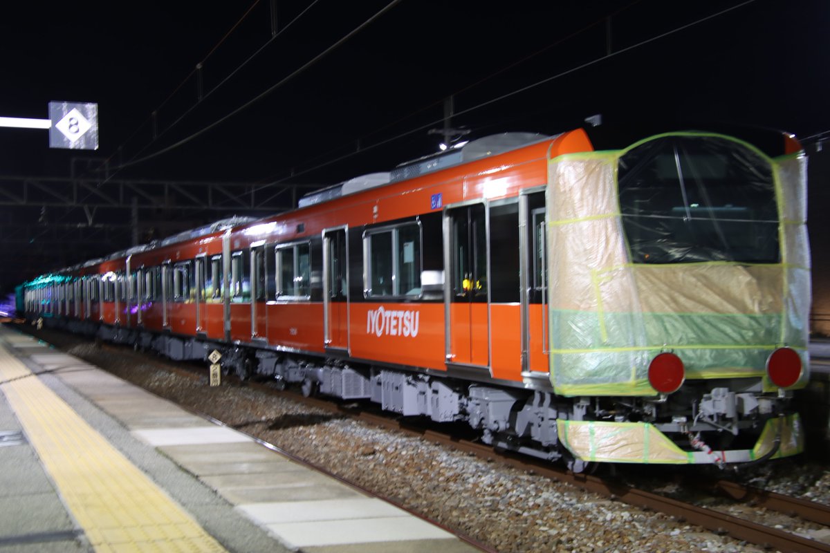 bandjazz's tweet photo. 【近車出場❗️甲種輸送‼️】
伊予鉄7000系(7305F+7306F)6両
[7305+7105+7505] + [7306+7106+7506]
EF210-336(吹田車) 牽引🌈
JR山陽本線(神戸線)宝殿駅
到着してたよ💐
🚋-🚋×6B
その1〜4

2026.10.10 https://t.co/96BL0pyq6C