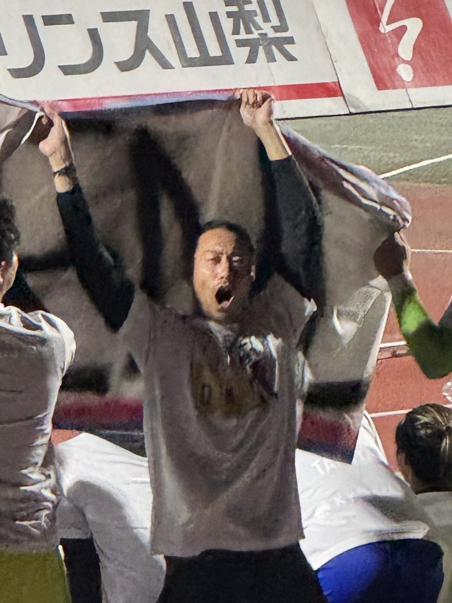 marr's tweet photo. ミキ復帰祈願とオミ600試合の横断幕一緒に集合写真

さんぺーちゃんホンマおもろいわーw
早く復帰してね！待ってるよー！ https://t.co/ujNnlAxaK9