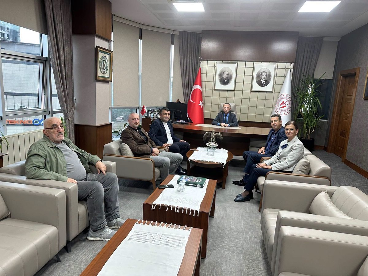 mhprizeilbas's tweet photo. İl Başkanımız Sayın İhsan ALKAN ve beraberindeki il başkan yardımcılarımız, Rize Gençlik ve Spor İl Müdürümüz Sayın Ramazan ÖZTÜRK’ü makamında ziyaret etti.
⬇️ https://t.co/TvKguBgv2o