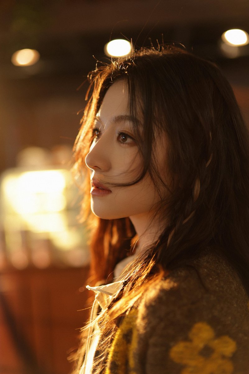 lilandiary's tweet photo. 🧸 261010 | Li Landi Studio Weibo Update. (1/3)

Autumn winds sweep across the brick rooftops, and it’s the perfect time for us to meet.

#LiLandi #李兰迪 https://t.co/5GIELwUA7p