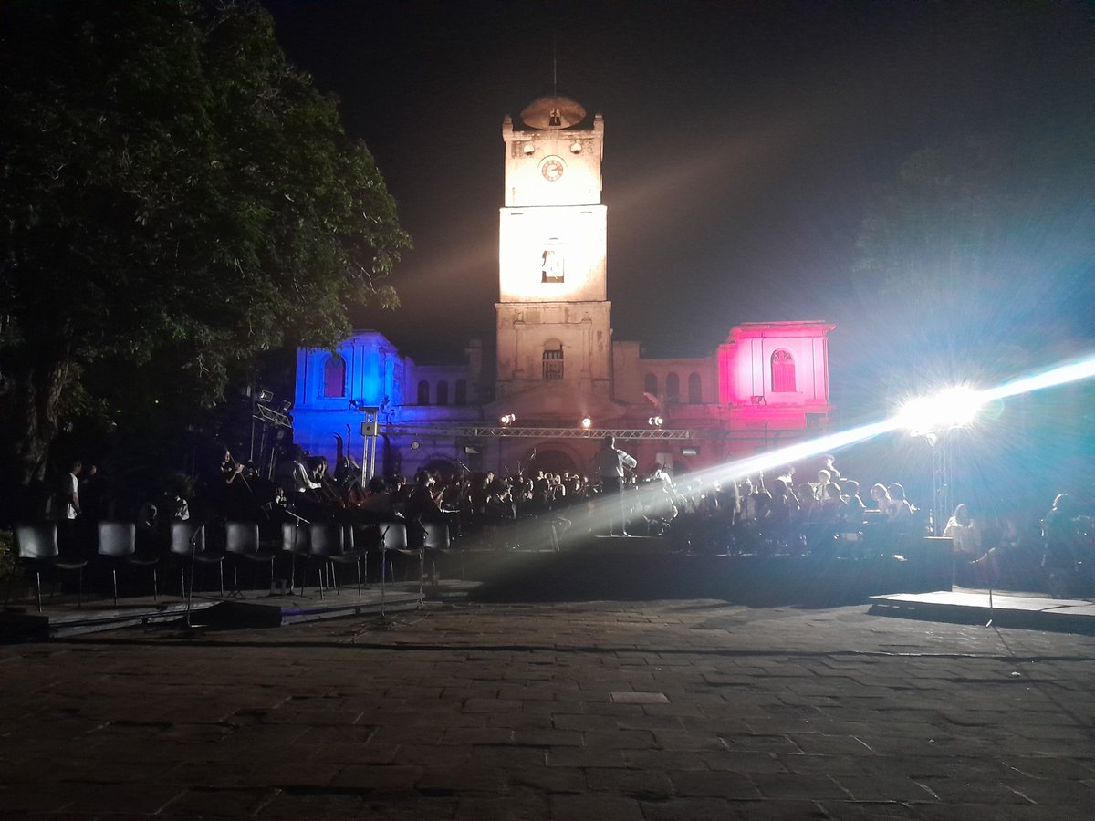 smarthnayade's tweet photo. Celebra la Fiesta Sinfónica su 10mo aniversario en el parque Carlos Manuel de Céspedes, con excelente acompañamiento del público en vísperas del inicio de la Jornada de la Cultura Cubana.
#SomosCulturaHolguín 
#HonorHolguinero https://t.co/ZthmOPpkFq