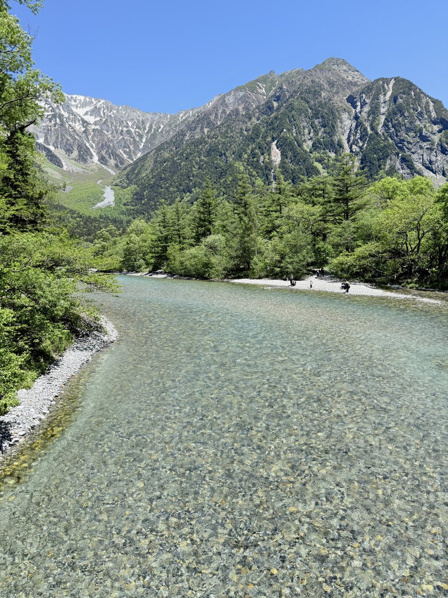 miwchibi's tweet photo. Kamikochi สวยจนอยากกลับไปซ้ำอีกครั้ง 🤍

คามิโคจิ (Kamikochi) เปิดให้เข้าชมช่วงกลางเดือนเมษายนถึงกลางเดือนพฤศจิกายน ของทุกปี เราไปช่วงปลายเดือนพฤษภาคม อากาศดีมาก ไม่ร้อน ต้นไม้เขียวขจีตัดกับยอดเขาที่ยังมีหิมะปกคลุม น้ำก็ใสสุดๆ ใครแพลนไปญี่ปุ่น แนะนำอยากให้ลองไปคามิโคจิสักครั้ง ของจริงสวยมากๆ สวยจนอยากกลับไปซ้ำอีก 🏞️✨