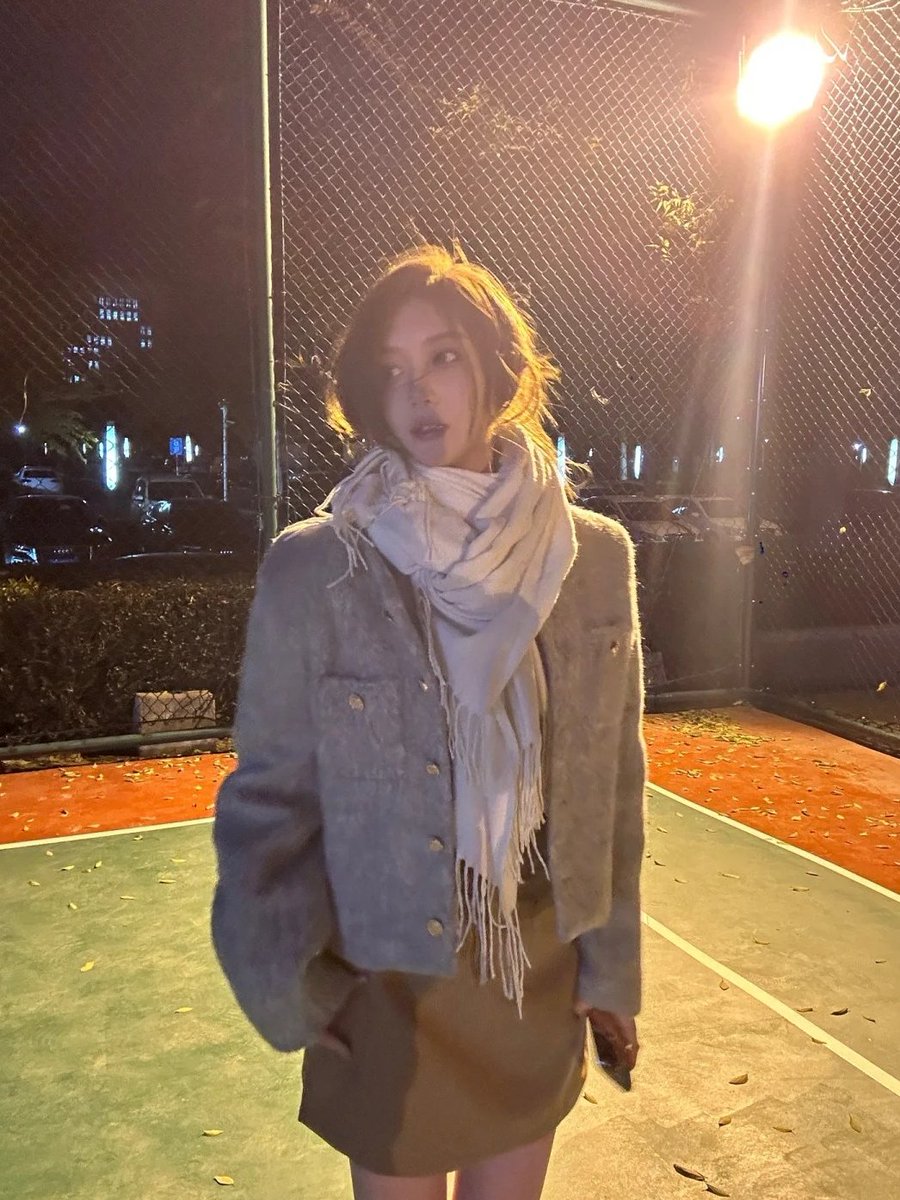 MayolaExtine3's tweet photo. Autumn wind and warm lamplight. https://t.co/jGDzq4q0To