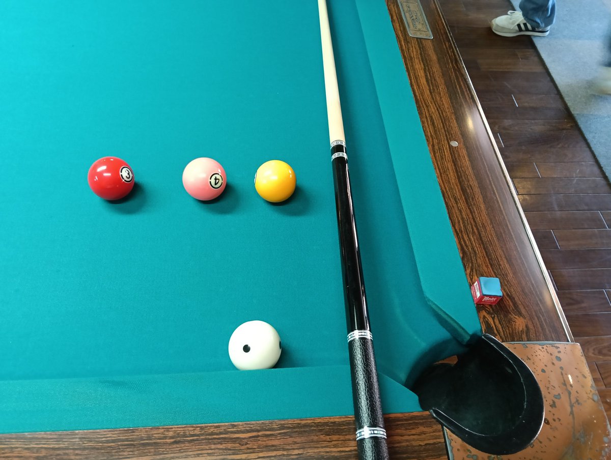 HolyF1994's tweet photo. ビリヤードの自主練に行ってきました。先ずは基礎練習4種（ストップショット、土手撞き、撞きづら、縦キュー撞きづら）。続いてのブレークショットの練習では10回中4回入りました。一時期の絶不調からは脱し、少しずつ調子が回復してきているように感じられました。（なが）
#cgm #heavensholychurch https://t.co/UD80TwUenk