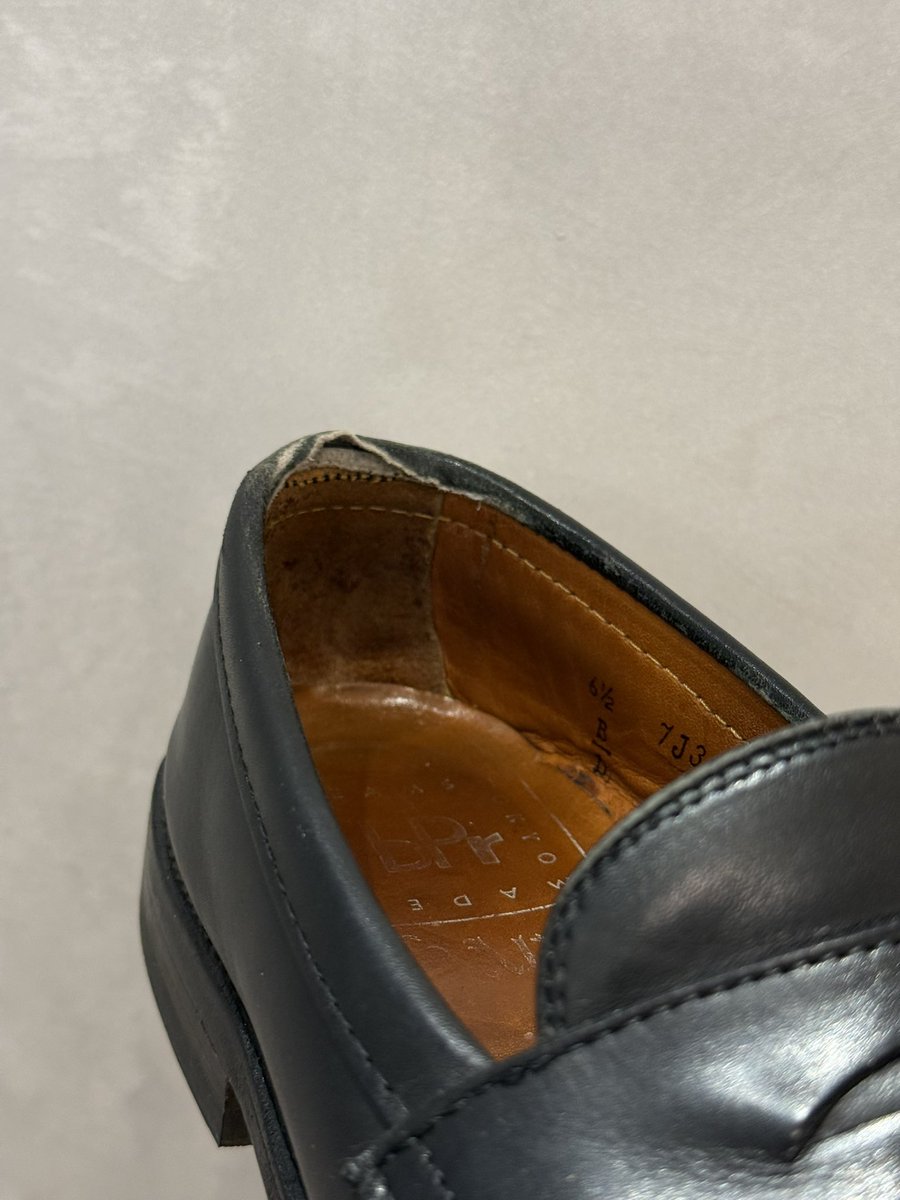 nihonbashishoe's tweet photo. 負担がかかりやすい靴の履き口まわりですが、テープ修理が可能です。

#resh 
#alden 
#日本橋リペア
#日本橋三越本店リペア https://t.co/69X71HS1Ol