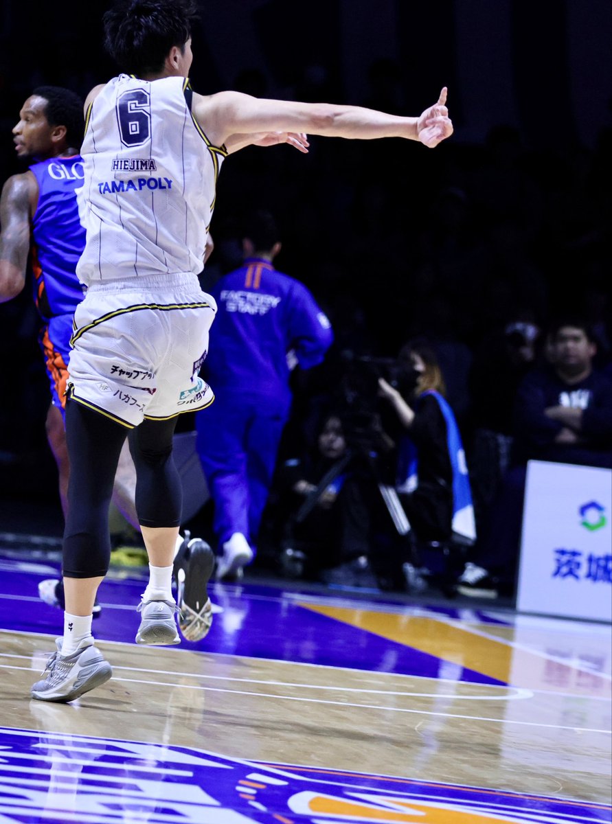 AdQe4g's tweet photo. ケルさんへのアシスト！→スリー決まってガッツポーズ💪

#宇都宮ブレックス #BREX #比江島慎 #オーティスフレイジャー #茨城ロボッツ #アダストリアみとアリーナ https://t.co/huM2PLQ2RT
