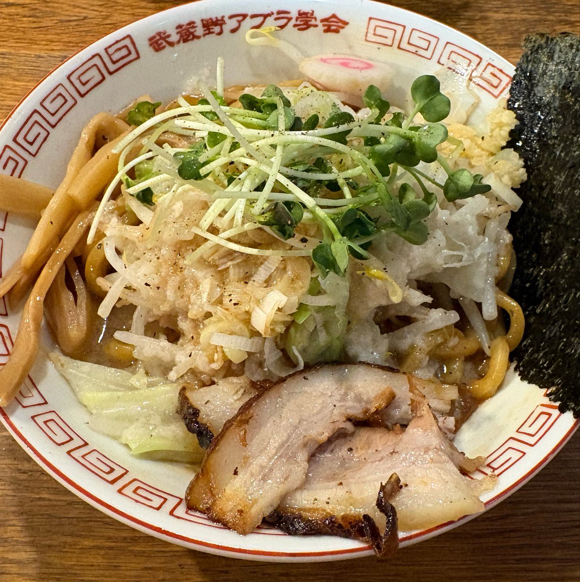 ra__myon's tweet photo. うーん、リピなし
ぶためっちゃ柔らかくて美味しかった〜豚山に作り方教えてあげて欲しいわ
特濃にしたけど、普通のに背脂トッピングぐらいがいい気がする、タレがあんまだった
もやしナムル食べ放題だと思ってたら1回までで残念
なんとかパンチってカルボナーラ風味のやつ気になったけど遠いしいいや https://t.co/iKFU16cLj1