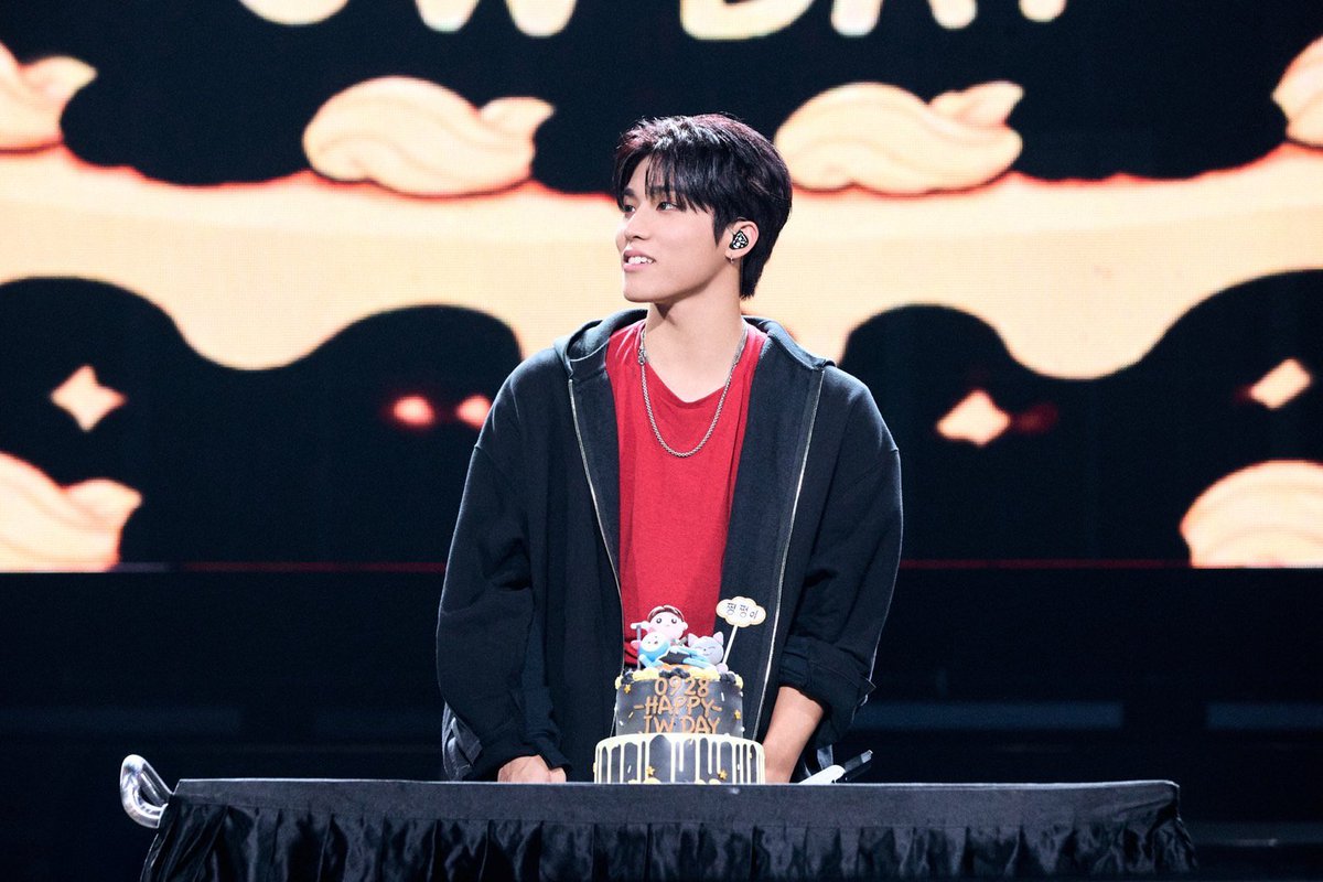 7_woos's tweet photo. Birthday boy😼 https://t.co/nD4vWgayXf