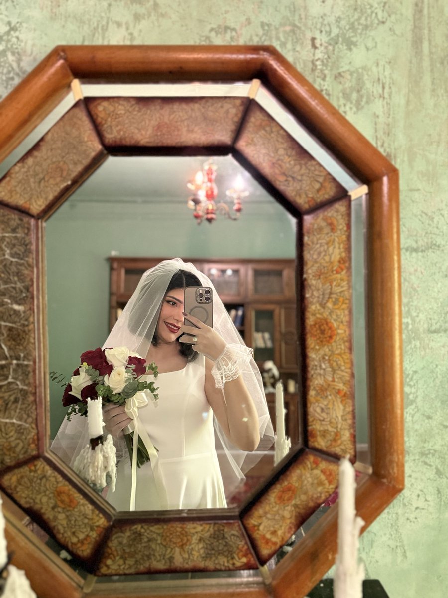 aboutthiselly's tweet photo. صبح پاشدم دیدم عههه 
دیشب “عروس” بودم👰🏻‍♀️🤭💍✨ https://t.co/TtzkIbWxiV