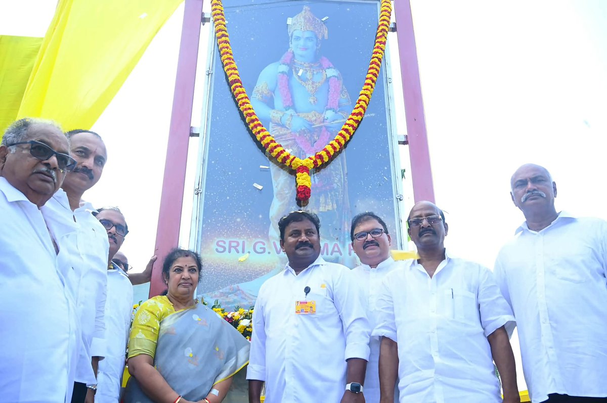 gvrk666's tweet photo. కృష్ణాజిల్లా పామర్రు నియోజకవర్గంలోని  గోపువానిపాలెంలో జి.వి.రామారావు గారి ఆధ్వర్యంలో ఏర్పాటు చేసిన స్వర్గీయ శ్రీ నందమూరి తారక రామారావు గారి డిజిటల్ చిత్రావిష్కరణ కార్యక్రమంలో పాల్గొనడం జరిగింది

#NTR #NandamuriTarakaRamaRao #TeluguAtmaGauravam #TeluguPride https://t.co/GFNKoEn7ZV