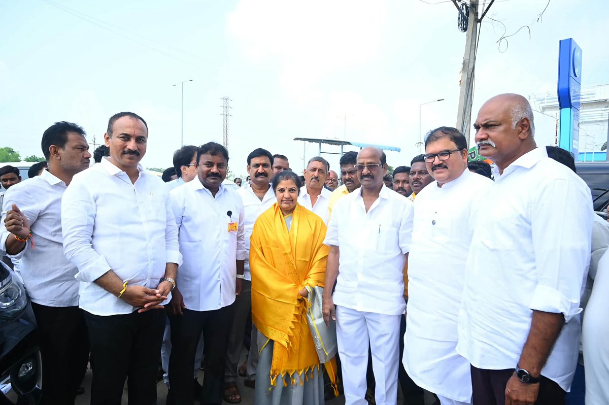 gvrk666's tweet photo. కృష్ణాజిల్లా పామర్రు నియోజకవర్గంలోని  గోపువానిపాలెంలో జి.వి.రామారావు గారి ఆధ్వర్యంలో ఏర్పాటు చేసిన స్వర్గీయ శ్రీ నందమూరి తారక రామారావు గారి డిజిటల్ చిత్రావిష్కరణ కార్యక్రమంలో పాల్గొనడం జరిగింది

#NTR #NandamuriTarakaRamaRao #TeluguAtmaGauravam #TeluguPride https://t.co/GFNKoEn7ZV