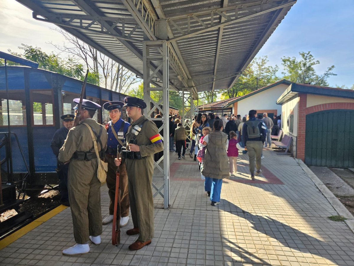 PSOEArganda's tweet photo. 🚂 Una gran mañana disfrutando de la jornada de puertas abiertas del Tren de Arganda, una estupenda oportunidad para deleitarse y reivindicar nuestro patrimonio histórico y turístico 💪🏻

Gracias a los voluntarios de @CIFVM por su trabajo y dedicación‼️👏🏻 https://t.co/ybQaIhIymV