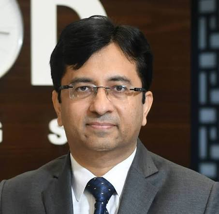 growth_edge_'s tweet photo. Value trap or opportunity?

India’s two prominent fund managers are betting on beaten-down stocks.

✅S. Naren
Flagship funds: ICICI Pru Value Discovery & ICICI Pru Multi-Asset Allocation

Beaten-down bets:  
HDFC Bank, ITC, Infosys, HUL, TCS, LIC.

✅Rajeev Thakkar
Flagship fund: Parag Parikh Flexi Cap

Beaten-down bets:  
HDFC Bank, Power Grid, ITC, Infosys,TCS, HCL , IGL, IEX

Two fund managers. Similar bets.

Value trap or opportunity?