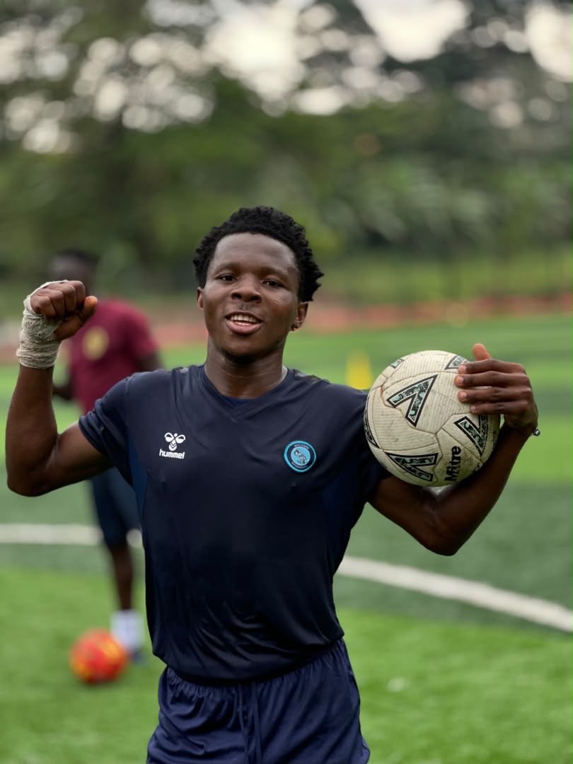 KitAid's tweet photo. 🇬🇭💙 From Wycombe to Ghana! 🌍⚽

Great to see the @wwfcofficial kit arriving in Ghana! 🇬🇭🙌 The first of many deliveries has reached Goldcity FC in Accra! 💙🤍

A big thank you to Kente Kufor and Ian Dell for helping organise everything. 👏

#WycombeWanderers #Chairboys #KitAid https://t.co/BIU2XyNYm9