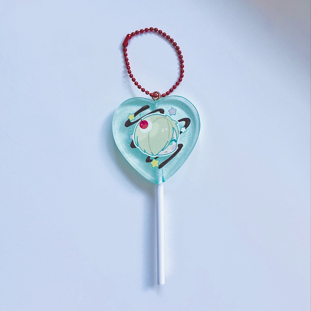 momoirohakai's tweet photo. ノベルティはこんな感じです！
ペロキャン風アクキー🍭
（おたクラブさんで作成しました） https://t.co/i0ARYCR1LW